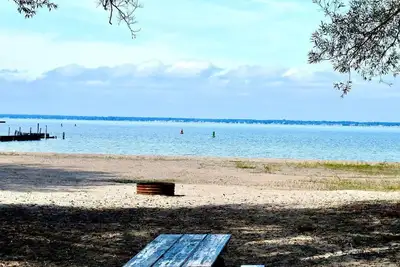 Image de (Aspen Cabin) Charming 3 Bedroom Cottage on the Lake - Waterfront - Pets Ok