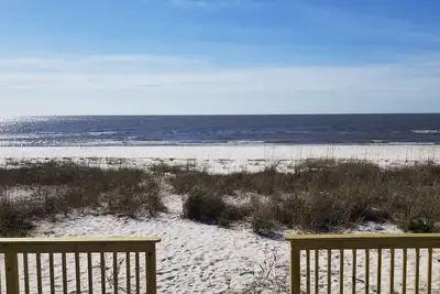Image de Private beach and Bay with a Dock. Ground Level home, Ocean front property