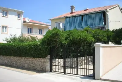 Image de Appartement de vacances Pag (Stadt) pour 1 - 6 personnes avec 3 chambres à coucher - Appartement de