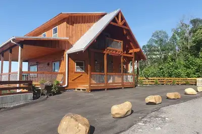 Image de Gatlinburg Luxury Cabin, Great Mountain Views, Hot Tub, Pool Table, Fire Pit.
