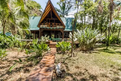 Image de Breathtaking beachfront house w/ private pool, lanai, balcony & beach access