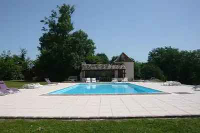 Image de gites de luxe pour les couples, pas d'enfants. Paix, de superbes vues, grande piscine et un spa.