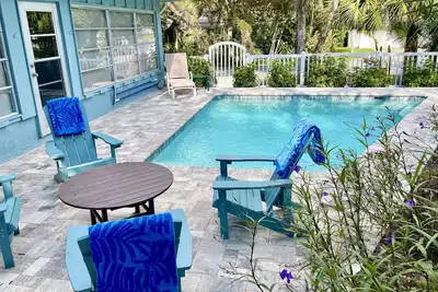 Image de Beach! ! Pool! No Hurricane Damage! Manasota Key  steps from Beach and Bay