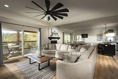 Image de #1 in Table Rock! New 7b/7ba Home w/ Fire Pit, 2 Decks, Water View! ★★★★★