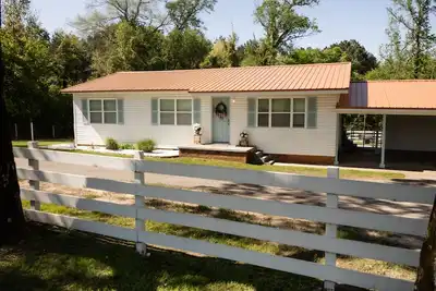 Image de Hot Tub! - Eagle Creek Cottage - Near Etbu, Lake O' Pines, Jefferson & Longview!