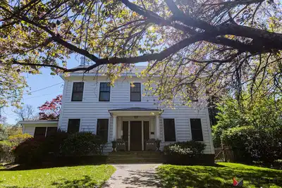 Image de Summer Rental: 4 Car Garage 1/4 mile to town of Fairfeild Center