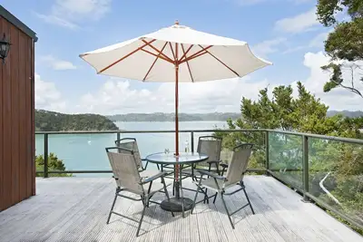 Image de Tranquil waterfront escape with gorgeous views & a touch of history