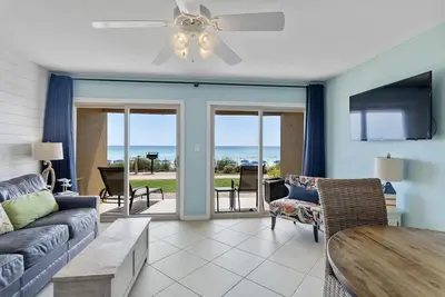 Image de 5 - Coral Reef Club- Beach Front, gulf view, family-friendly!