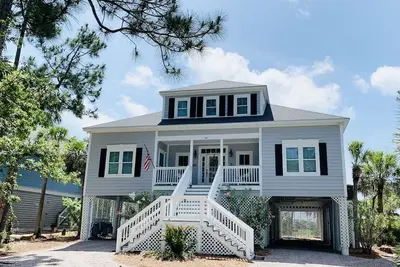 Image de Summer reduced price and minimum stay at gorgeous Harbor Island!