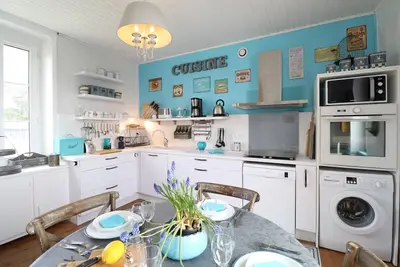 Image de Maison belliloise  jardin privé décoration style campagne chic 500 m du port