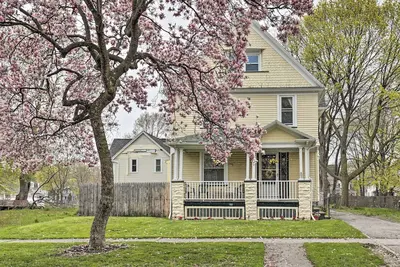 Image de Idyllic Rochester Apartment: 2 Miles to Downtown!