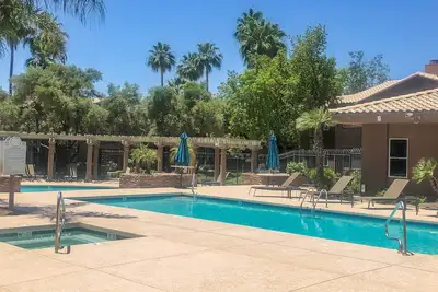 Image de Hike, Golf, Shop & More! Scottsdale Condo w/ Pool