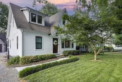 Image de Craftsman's Cottage of West Main