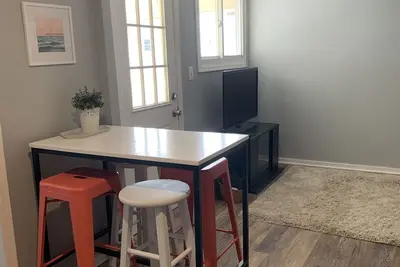 Image de Renovated Summer Cottage, block from beach