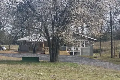 Image de Uncle Bill’s Place- Newly remodeled farmhouse close to Cma, room for everyone