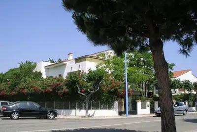 Image de Grand T2 Terrasse dans maison 500m plage
