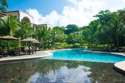 Image de Dazzling end unit in Coco with extra windows and lots of light sleeps 8