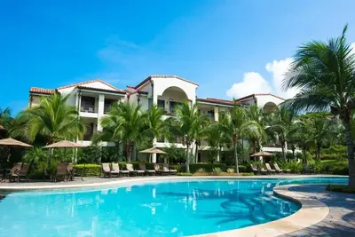 Image de Nicely decorated 3rd-floor beauty with pool-view balcony in Coco