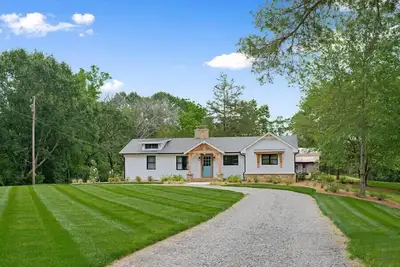 Image de Farmhouse just minutes from Hanging Rock, sister property next door Id#3934130