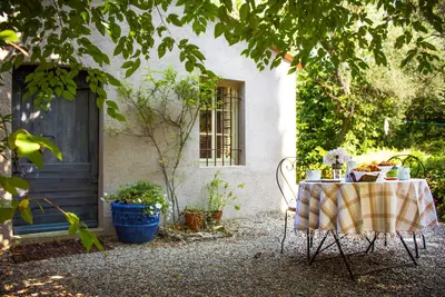 Image de Cottage De Charme Dans Un Grand Jardin