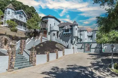 Image de Castle of Dreams is the enchanted mountain getaway you’ve always dreamt of.