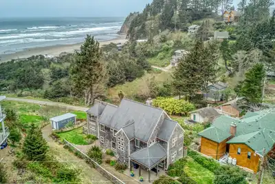 Image de Custom Built Ocean View Home in Gated South Beach Community in Neskowin