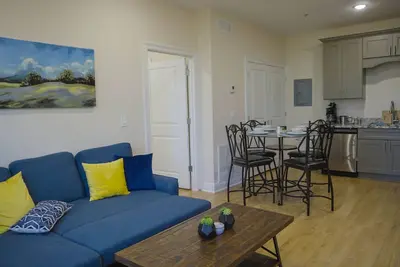 Image de 🔥 Close 2 Waters❤️| Sleeps 4 W/ W+D