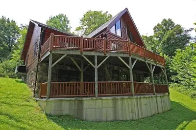 Image de Spacious 8-Bedroom Retreat at Martinwoods Cabins, Perfect for family gatherings