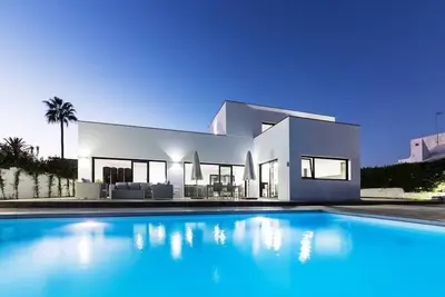 Image de Ultra Modern Luxury 5 Bedroom Villa, 150 meters to San Pedro Beach ✔