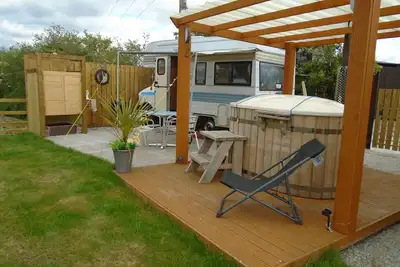 Image de retro 70, s bedford camper with own hot tub, sauna and pool by reservation