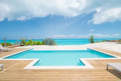 Image de Luxury Beachfront Villa On The Sand! With Pool!