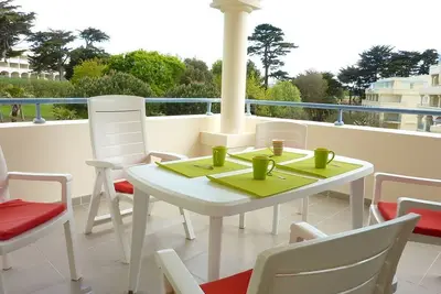 Image de Plage La Baule à 5 mn à pied Terrasse 15 m² avec vue sur parc arboré Piscines