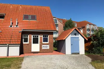 Image de Vacation home starboard quietly located large terrace only 300m to the beach / sea