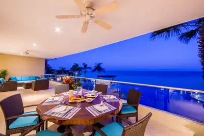 Image de Luxury Beachfront Condo Ocean View & Infinity Pool