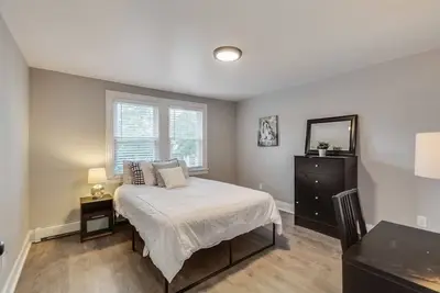Image de Bright Renovated 6-Br Duplex Apt - Newark near Ewr