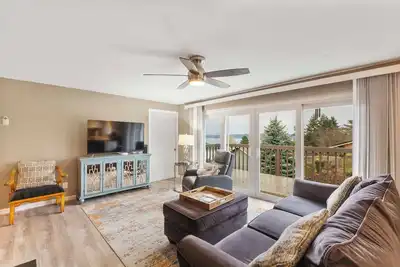 Image de 8 Bed Exec Lux Stay w/Marine Views