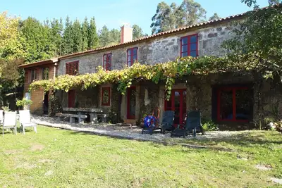 Image de Belle maison en pierre dans un cadre paisible et rural
