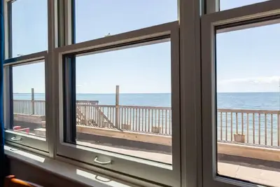 Image de Romantic Retreat at the Dolphin Saturday cottage located at the Oceana Cottages