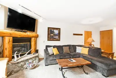 Image de Second-floor condo with hot tub, pool, gym, & incredible views from balcony