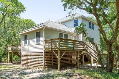 Image de D0388 Sparrow's Rest. Short Walk to Beach, Tranquil Setting, Netflix & Roku