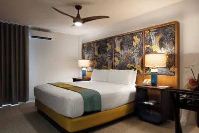 Image de Tropical Dream Right on Waikiki Beach! Onsite Restaurant, Hot Tub, Outdoor Pool