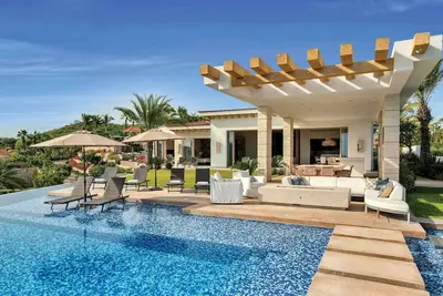 Image de Luxe Seaside Palmilla Estate | Private Staff+ Pool