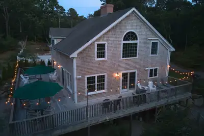 Image de Located in an idyllic wooded neighborhood in Brewster