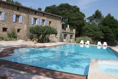 Image de Coquet studo 2, indépendant dans bâtisse de charme, piscine au milieu des vignes