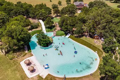 Image de Retreat Oak Leaf | A Retreat Dfw Experience