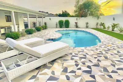 Image de New! Stunning Luxury & Glam |Old Town Scottsdale |Dual Primary Bdrms |Heated Pool
