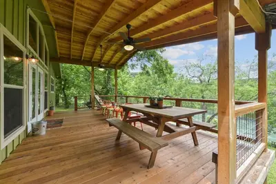 Image de Ol` Greengo on the Horseshoe - Guadalupe Riverfront