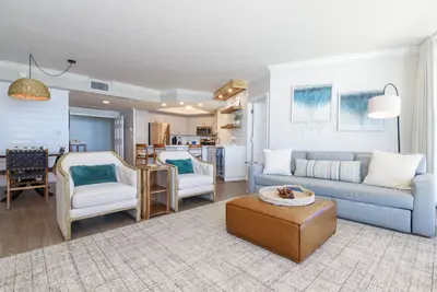 Image de Beautiful beachfront 3-bed, 3-bath w/private balcony!