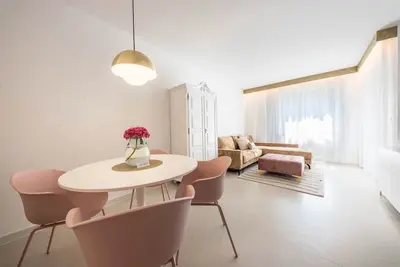 Image de Appartement \"Goldfinger Individual\" avec vue sur la montagne, Wi-Fi et balcon