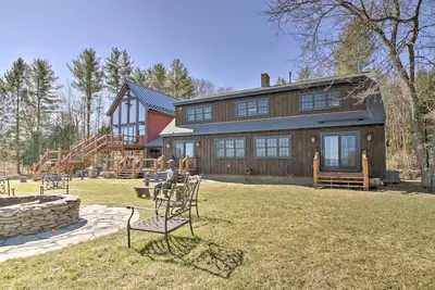 Image de Timeless Red Sox Retreat w/ Scenic Mountain Views!